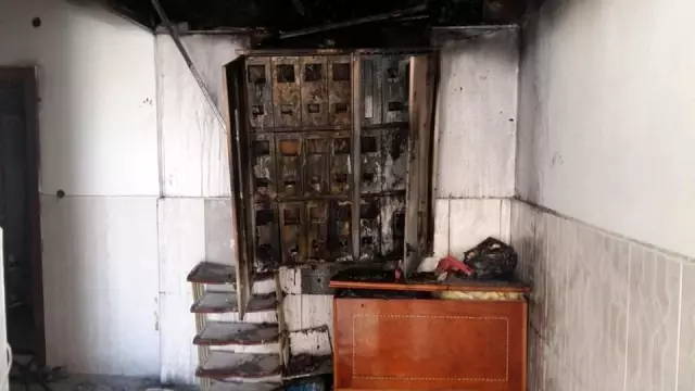 Besni'de evde çıkan yangın paniğe neden oldu Besni'de evde çıkan yangın paniğe neden oldu
