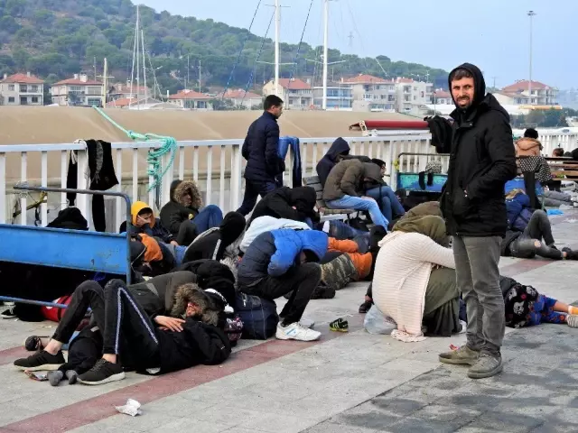 Çeşme'de 313 düzensiz göçmen yakalandı Çeşme'de 313 düzensiz göçmen yakalandı
