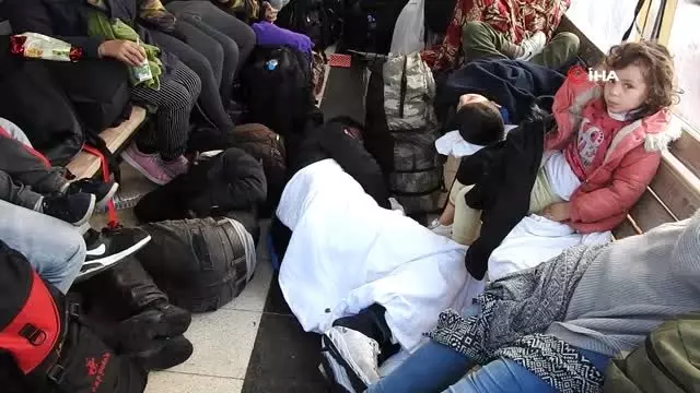 Çeşme'de 313 düzensiz göçmen yakalandı Çeşme'de 313 düzensiz göçmen yakalandı