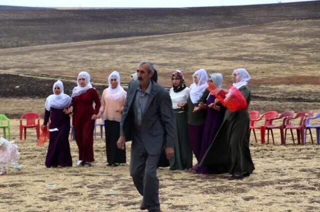 Diyarbakır annelerinin sembol ismi Hacire anne terör örgütünün elinden kurtardığı oğlunu evlendirdi
