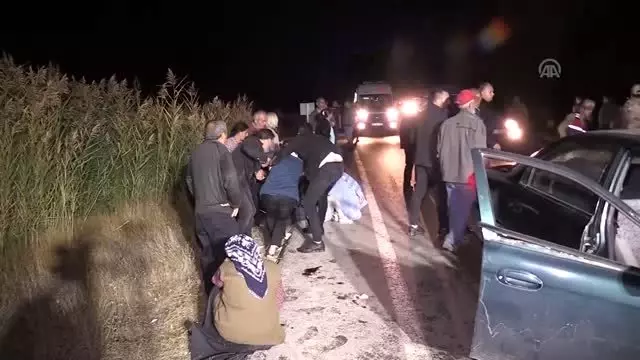 Düğün dönüşü kaza yapan aileden 5 kişi yaralandı Düğün dönüşü kaza yapan aileden 5 kişi yaralandı