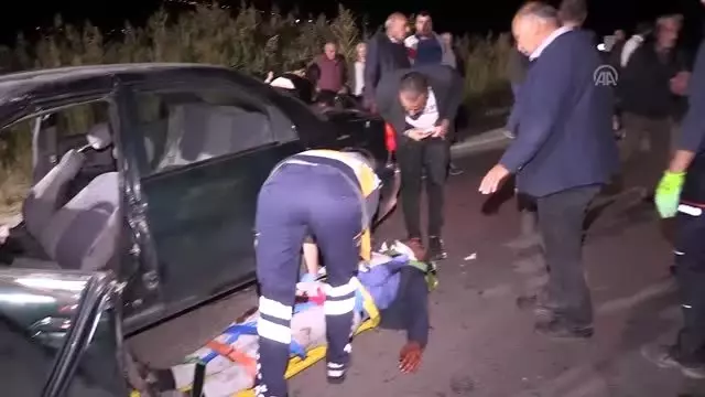Düğün dönüşü kaza yapan aileden 5 kişi yaralandı Düğün dönüşü kaza yapan aileden 5 kişi yaralandı