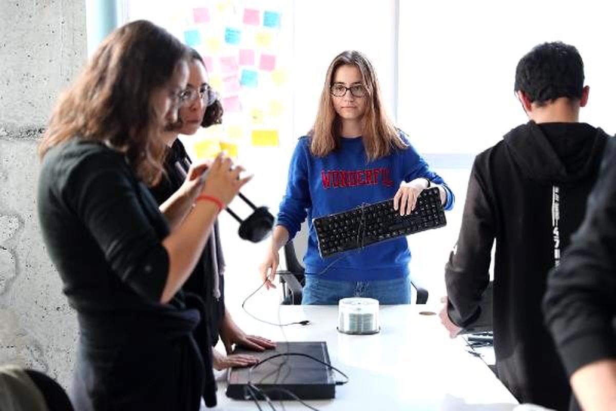 Elektronik atıklar sanat eseri oldu