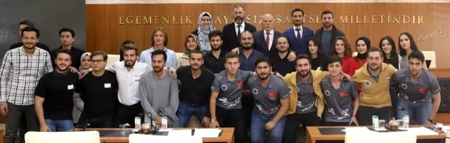Erzurum'un genç beyinleri Başkan Sekmen'e konuk oldu Erzurum'un genç beyinleri Başkan Sekmen'e konuk oldu