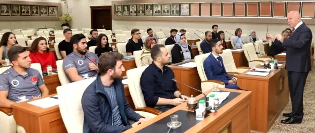 Erzurum'un genç beyinleri Başkan Sekmen'e konuk oldu Erzurum'un genç beyinleri Başkan Sekmen'e konuk oldu