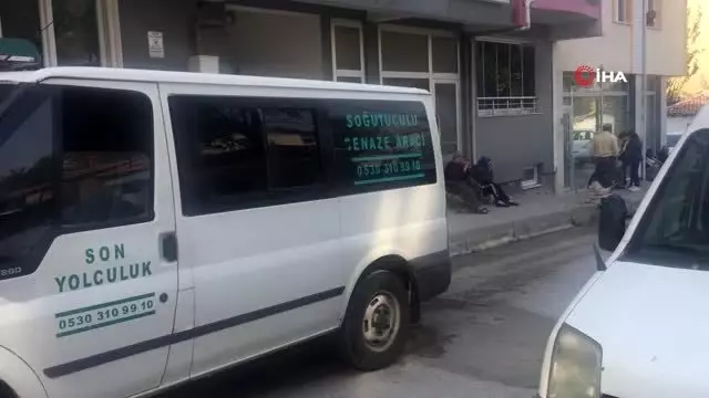 Evinin banyosunda ölü olarak bulundu