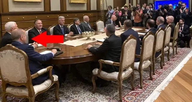 Gergin geçen toplantıda Erdoğan'ı yumuşatan sözler: Trump sizi seviyor Gergin geçen toplantıda Erdoğan'ı yumuşatan sözler: Trump sizi seviyor