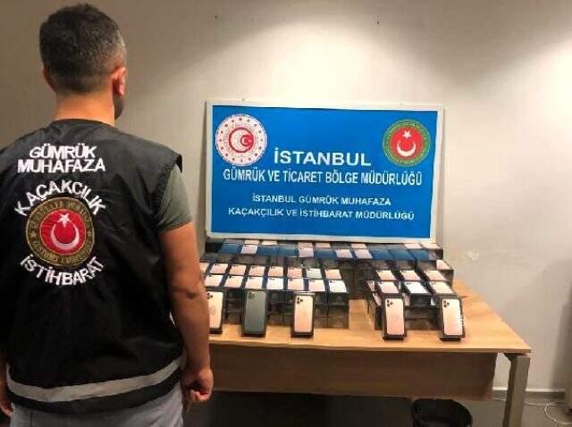 Havalimanında 179 adet kaçak cep telefonu ele geçirildi! Tanesi 14 bin lira