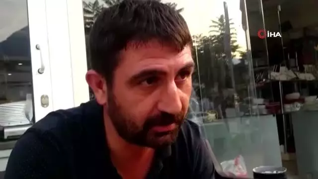 Her gün böcek yakalayıp besliyor, bulamazsa et veriyor Her gün böcek yakalayıp besliyor, bulamazsa et veriyor