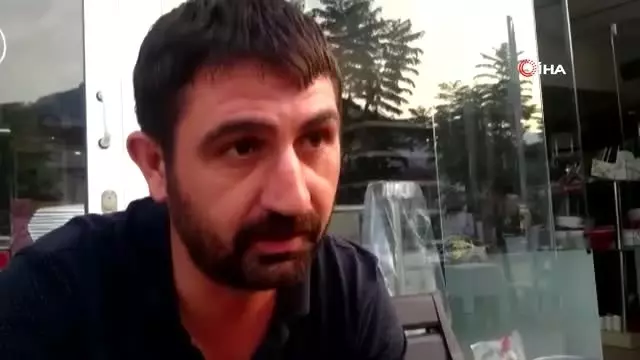 Her gün böcek yakalayıp besliyor, bulamazsa et veriyor Her gün böcek yakalayıp besliyor, bulamazsa et veriyor