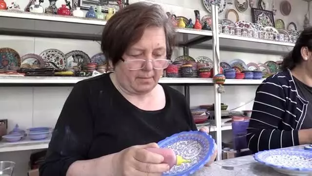 Hobi olarak ürettiği çini ürünlerini ABD'de 'marka' yaptı Hobi olarak ürettiği çini ürünlerini ABD'de 'marka' yaptı