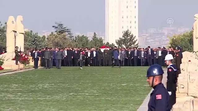 İçişleri Bakanı Soylu, muhtarlarla birlikte Anıtkabir'i ziyaret etti