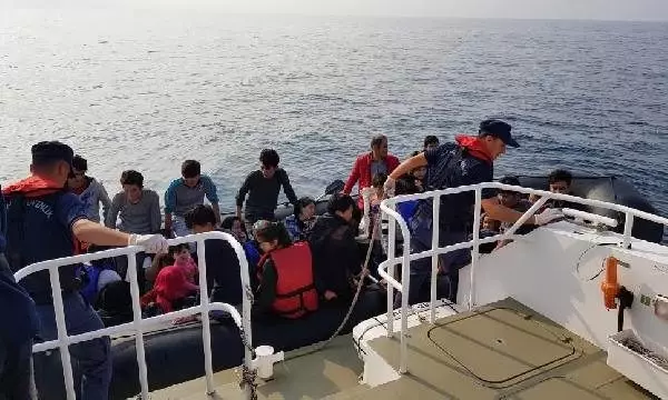 İzmir açıklarında 173 kaçak göçmen yakalandı İzmir açıklarında 173 kaçak göçmen yakalandı