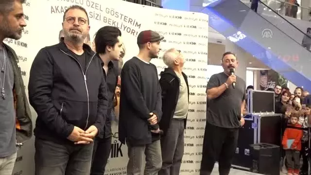 'Karakomik Filmler'in oyuncu ekibi seyirciyle buluştu 'Karakomik Filmler'in oyuncu ekibi seyirciyle buluştu