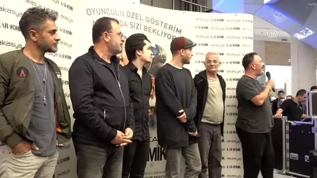 'Karakomik Filmler'in oyuncu ekibi seyirciyle buluştu 'Karakomik Filmler'in oyuncu ekibi seyirciyle buluştu