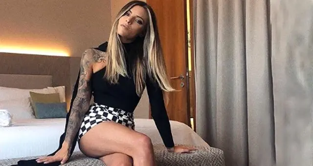 Karius ve Sophia Thomalla nişanlandı iddiası! Instagram pozu ortaya çıkardı Karius ve Sophia Thomalla nişanlandı iddiası! Instagram pozu ortaya çıkardı