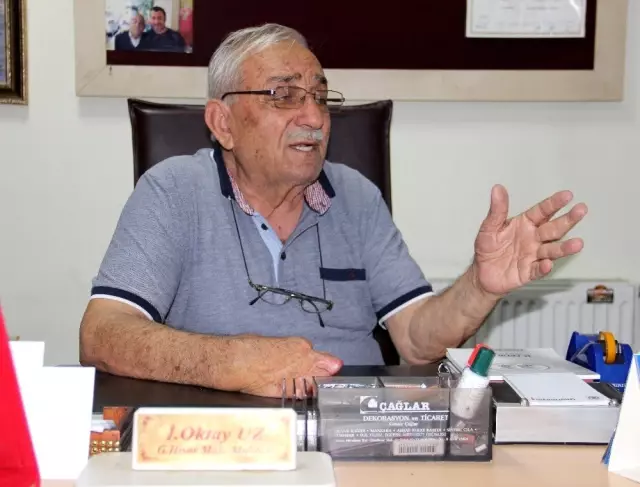 Mahallenin 26 yıllık muhtarına duygulandıran ziyaret Mahallenin 26 yıllık muhtarına duygulandıran ziyaret