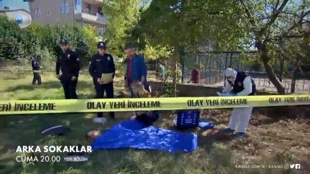 Mesut ile Seray'ın öpüşme sahnesi Arka Sokaklar'a damga vurdu