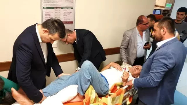 Milletvekili Mustafa Esgin kolu kırılan çocuğu tedavi etti Milletvekili Mustafa Esgin kolu kırılan çocuğu tedavi etti