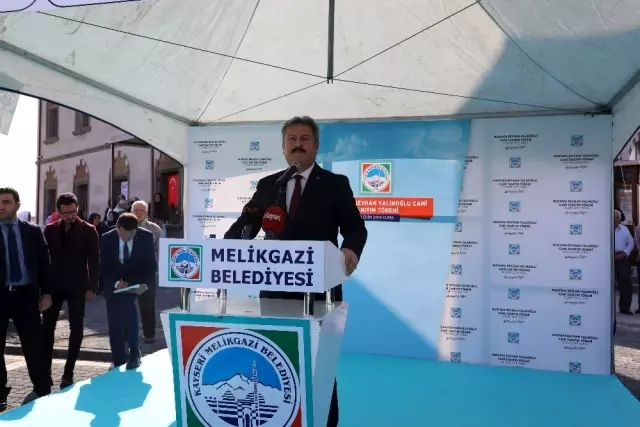 Mustafa ve Reyhan Yalınoğlu Cami tanıtım törenine yoğun ilgi Mustafa ve Reyhan Yalınoğlu Cami tanıtım törenine yoğun ilgi