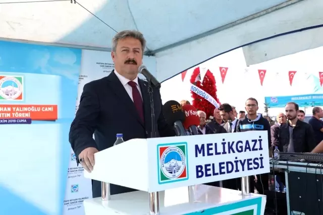 Mustafa ve Reyhan Yalınoğlu Cami tanıtım törenine yoğun ilgi Mustafa ve Reyhan Yalınoğlu Cami tanıtım törenine yoğun ilgi