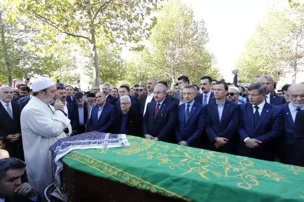 Nuri Pakdil, son yolculuğuna uğurlandı Nuri Pakdil, son yolculuğuna uğurlandı