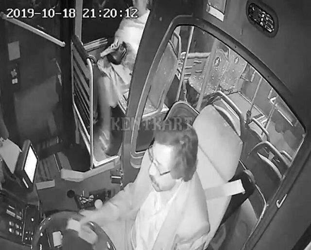 Otomobil ile çarpışan halk otobüsü devrildi: Otobüste bulunan genç kız öldü, 1 kişi de yaralandı