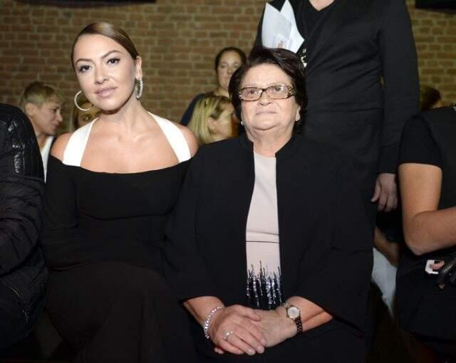 Şarkıcı Hadise, İstanbul'u terk eden annesini ikna edemedi