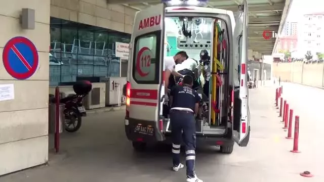Sedyenin üzerinde yapılan kalp masajı da Abdullah'ı hayata döndüremedi. Sedyenin üzerinde yapılan kalp masajı da Abdullah'ı hayata döndüremedi.