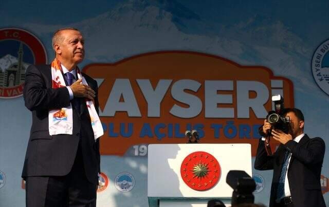 Son Dakika: Cumhurbaşkanı Erdoğan'dan gözdağı: Teröristler verdiğimiz sürede gitmezse başlarını ezeriz