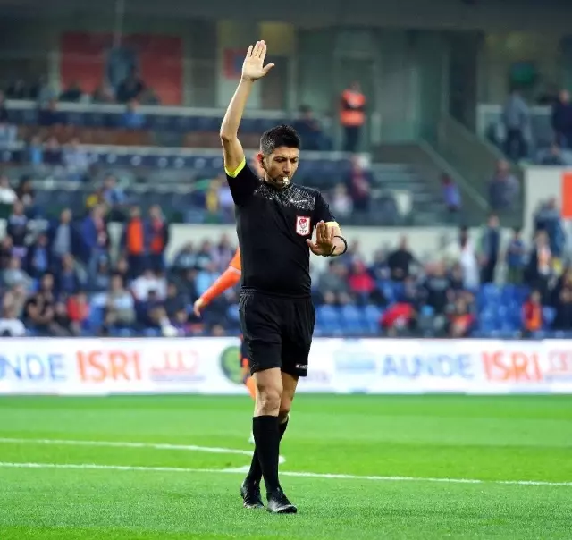 Süper Lig: M. Başakşehir: 1 - Göztepe: 0 (İlk yarı)