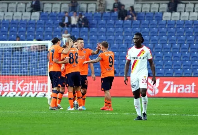 Süper Lig: M. Başakşehir: 1 - Göztepe: 0 (İlk yarı) Süper Lig: M. Başakşehir: 1 - Göztepe: 0 (İlk yarı)