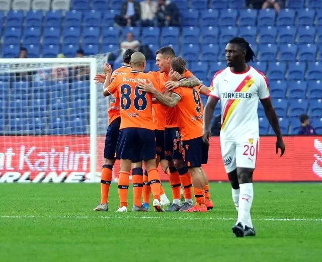 Süper Lig: M. Başakşehir: 1 - Göztepe: 0 (İlk yarı) Süper Lig: M. Başakşehir: 1 - Göztepe: 0 (İlk yarı)