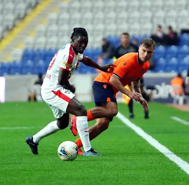 Süper Lig: M. Başakşehir: 1 - Göztepe: 0 (İlk yarı) Süper Lig: M. Başakşehir: 1 - Göztepe: 0 (İlk yarı)