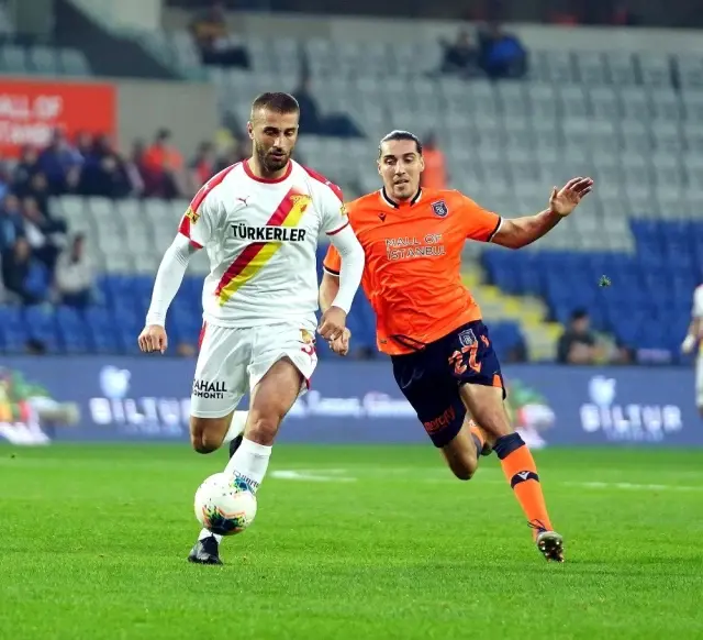 Süper Lig: M. Başakşehir: 1 - Göztepe: 0 (İlk yarı) Süper Lig: M. Başakşehir: 1 - Göztepe: 0 (İlk yarı)
