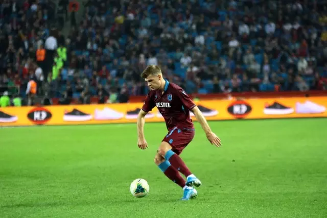 Trabzonspor 284 hafta sonra liderlik koltuğuna oturdu Trabzonspor 284 hafta sonra liderlik koltuğuna oturdu