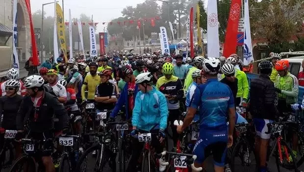 11. Cumhuriyet Kupası Bisiklet Yol Yarışı başladı 11. Cumhuriyet Kupası Bisiklet Yol Yarışı başladı