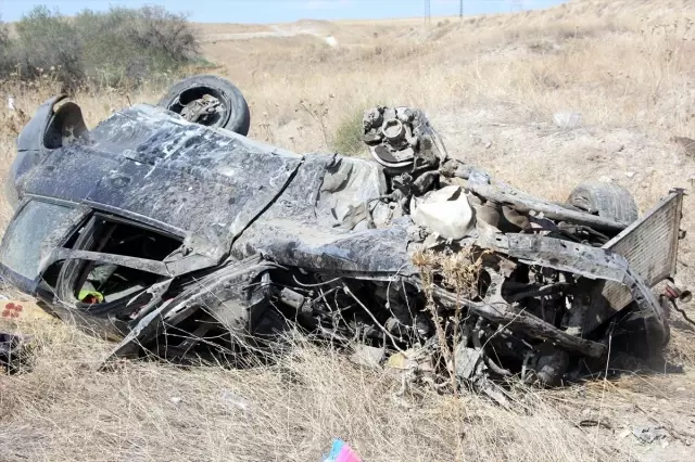 Ankara'da tarlaya devrilen otomobilin sürücüsü öldü