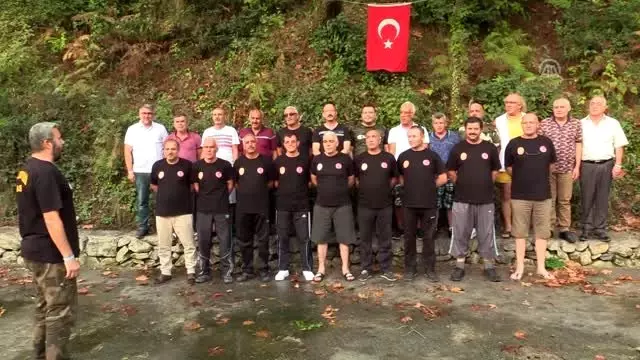 Asker arkadaşları 30 yıldır farklı kentlerde buluşuyor Asker arkadaşları 30 yıldır farklı kentlerde buluşuyor