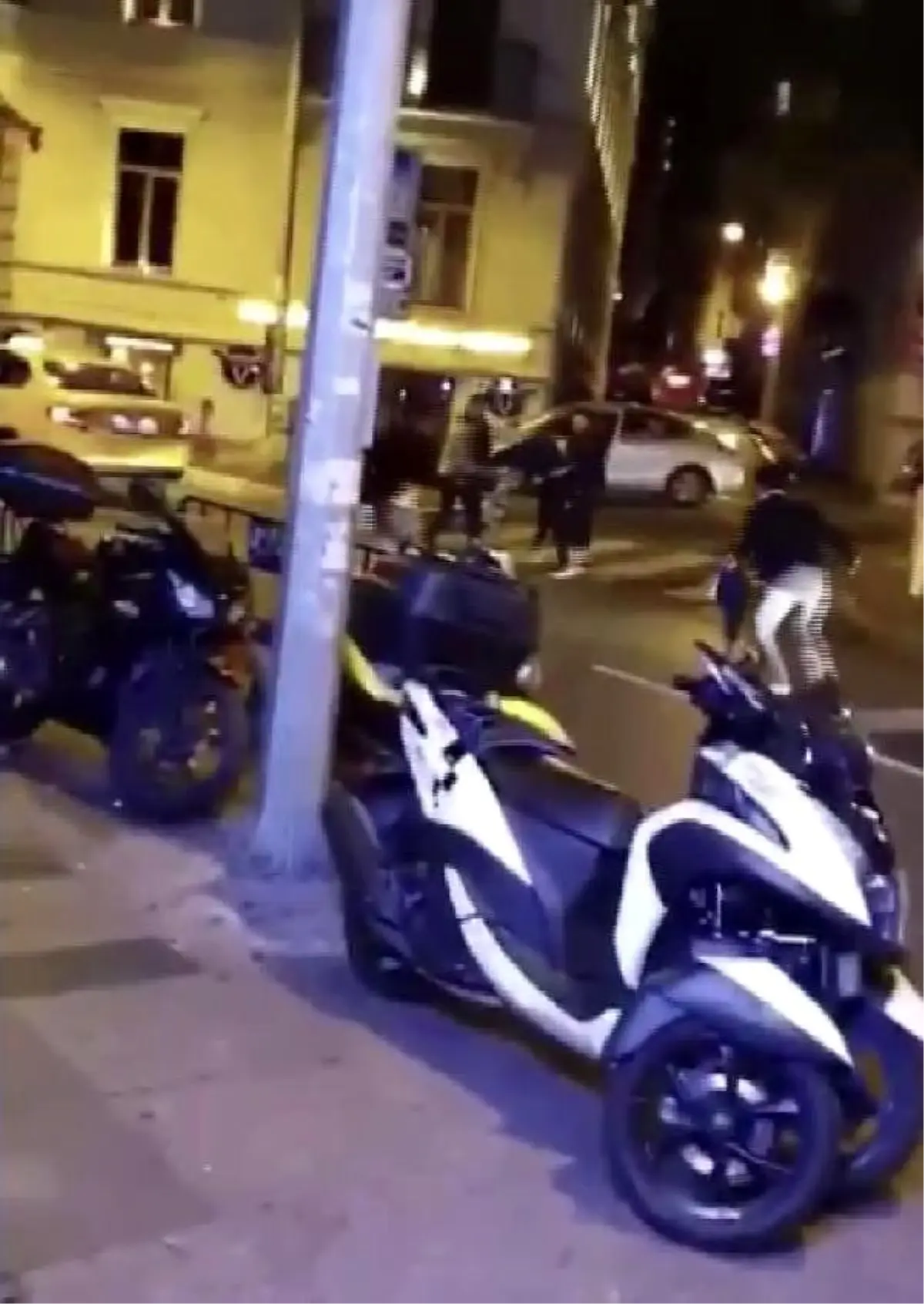 Beyoğlu'nda kemerli kavga kamerada