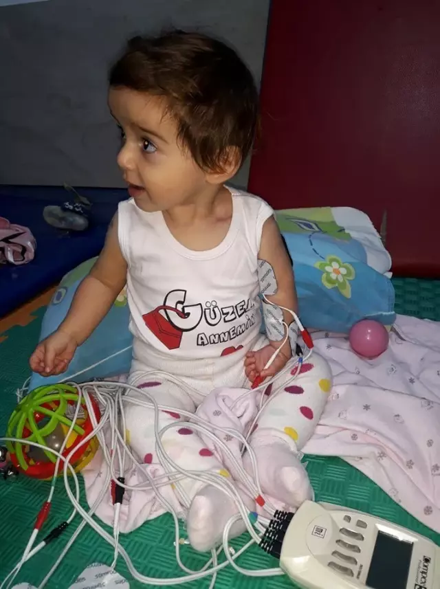 Bir baba, kızının tedavisi için yardım bekliyor Bir baba, kızının tedavisi için yardım bekliyor