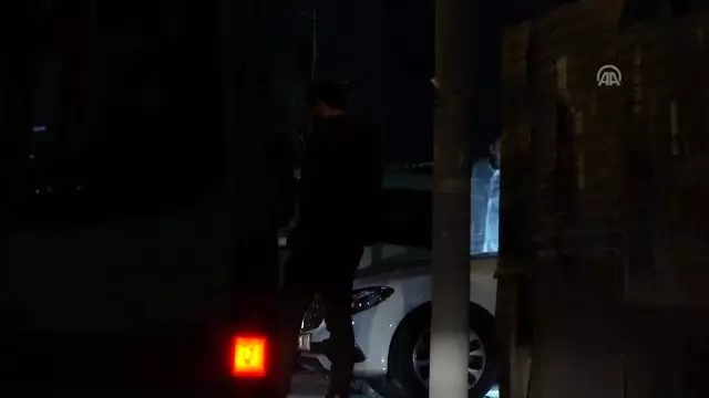 Eski eşinin içinde bulunduğu otomobile kurşun yağdırıp intihar etti: 3 ölü Eski eşinin içinde bulunduğu otomobile kurşun yağdırıp intihar etti: 3 ölü