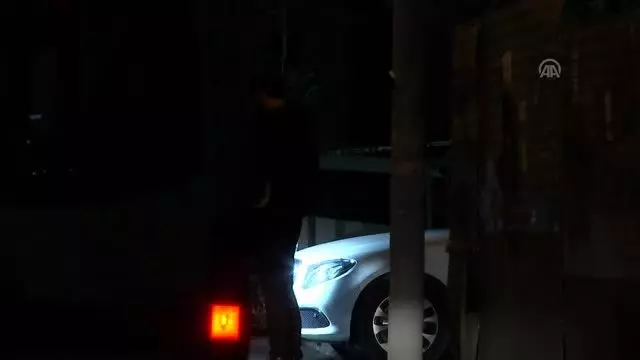 Eski eşinin içinde bulunduğu otomobile kurşun yağdırıp intihar etti: 3 ölü Eski eşinin içinde bulunduğu otomobile kurşun yağdırıp intihar etti: 3 ölü