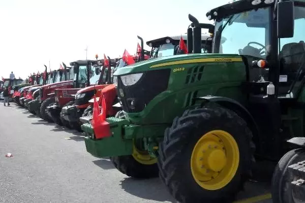 Çiftçiler, traktörleriyle 'Barış Pınarı Harekatı'na destek oldu
