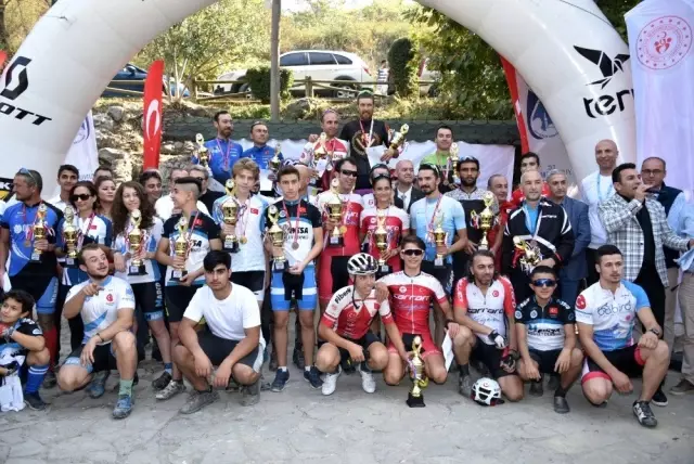 Dağ bisikletçileri Yunusemre'de buluştu Dağ bisikletçileri Yunusemre'de buluştu