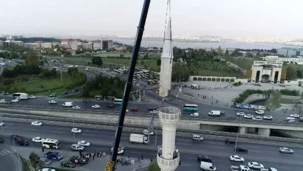 Depremde minaresi yıkılan camiyi yaptıran hayırseverin kızı: Babamın adı yok olmasın Depremde minaresi yıkılan camiyi yaptıran hayırseverin kızı: Babamın adı yok olmasın