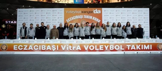 Eczacıbaşı VitrA, Kanyon'da voleybolseverlerle buluştu Eczacıbaşı VitrA, Kanyon'da voleybolseverlerle buluştu