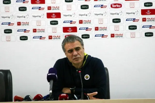 Ersun Yanal: 'Oyunun kontrolüne hakim rahat bir oyun oynadık' Ersun Yanal: 'Oyunun kontrolüne hakim rahat bir oyun oynadık'