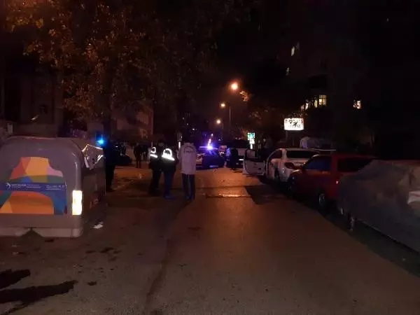 Eski eşinin de içinde bulunduğu araca kurşun yağdırıp intihar etti: 3 ölü Eski eşinin de içinde bulunduğu araca kurşun yağdırıp intihar etti: 3 ölü