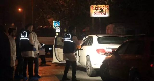 Eski eşinin içinde bulunduğu otomobile kurşun yağdırıp intihar etti: 3 ölü Eski eşinin içinde bulunduğu otomobile kurşun yağdırıp intihar etti: 3 ölü